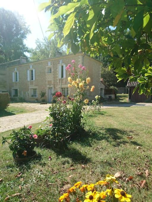 Location meublée au milieu d'un écrin de verdure Aux vieux fours Noaillac Extérieur photo