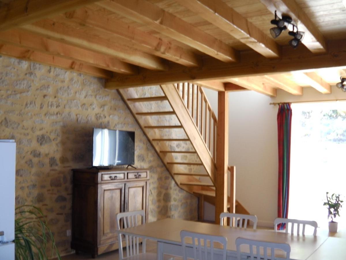 Location meublée au milieu d'un écrin de verdure Aux vieux fours Noaillac Extérieur photo